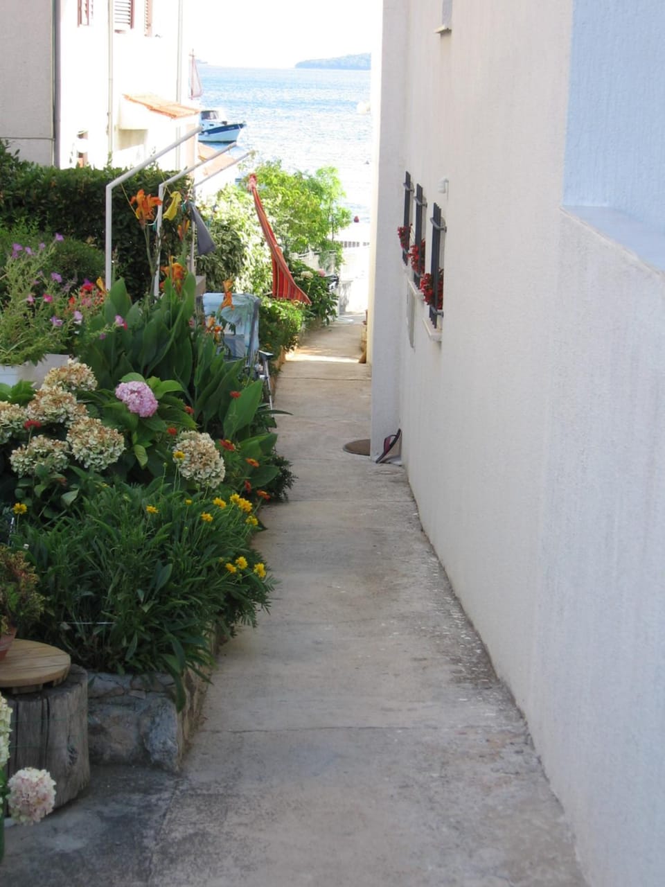 Property building, Restaurant/places to eat, BBQ facilities, Beach, Beach, Sea view, Supermarket/grocery shop, Shopping Area