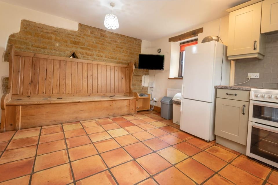 Kitchen or kitchenette, Communal kitchen