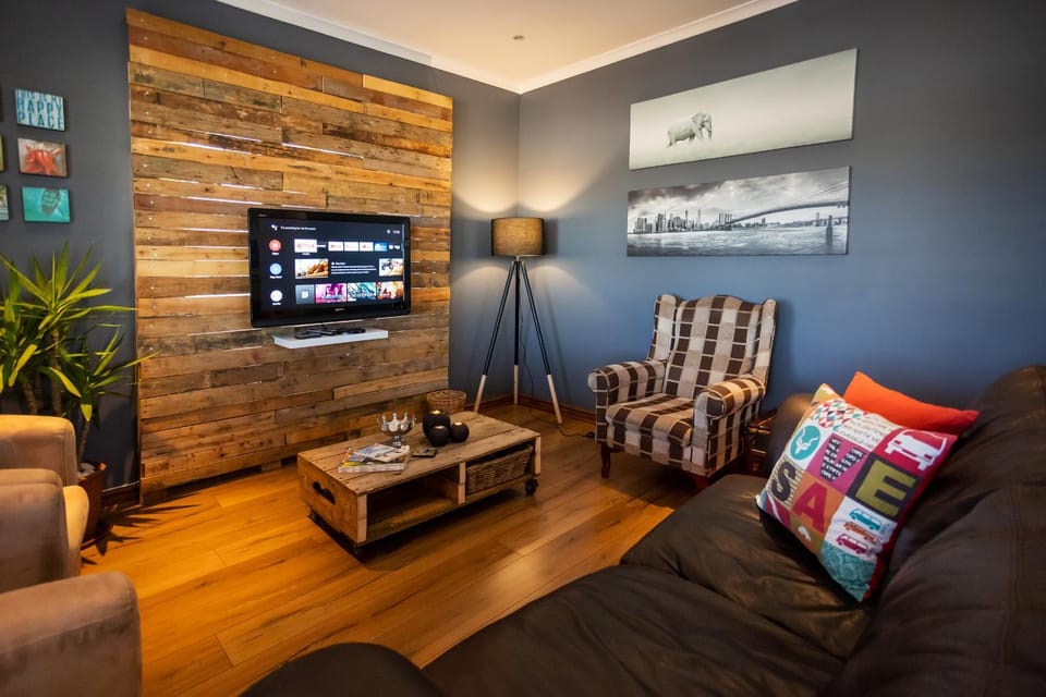 Communal lounge/ TV room, TV and multimedia, Living room