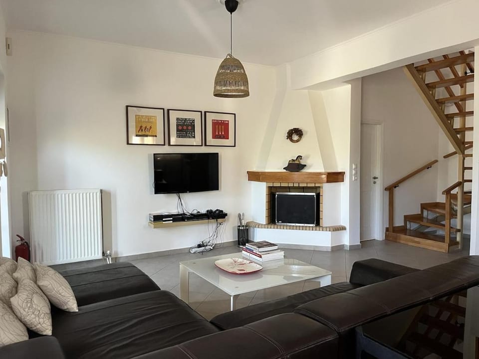 TV and multimedia, Living room, Seating area, Dining area, Evening entertainment