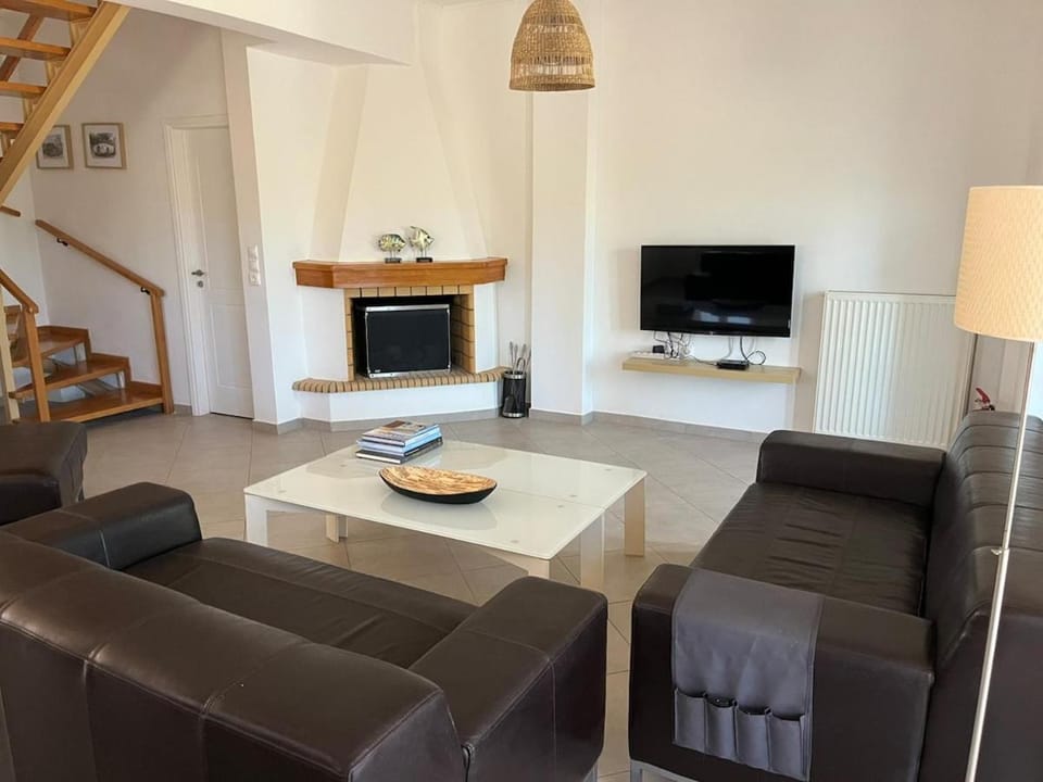 TV and multimedia, Living room, Seating area, Dining area, Evening entertainment