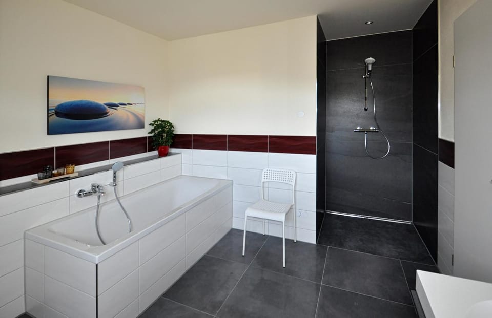 Bathroom, Decorative detail