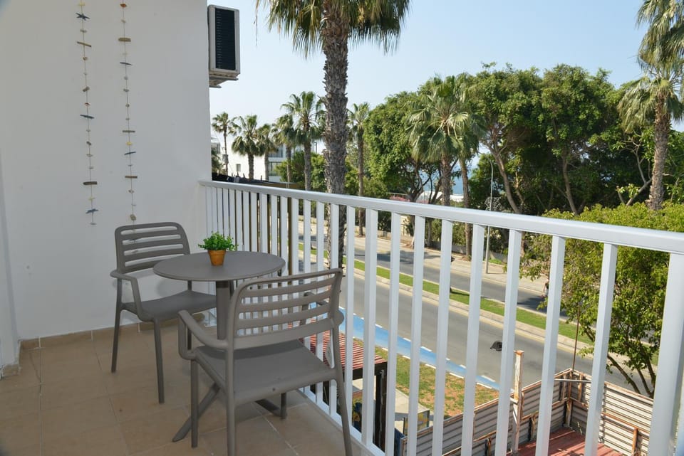 Balcony/Terrace, Sea view, Street view