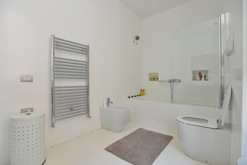 Bathroom, Photo of the whole room