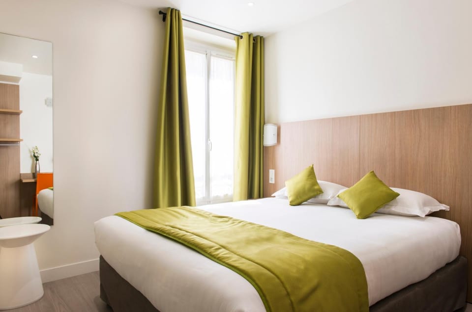 Bed, Photo of the whole room, Decorative detail