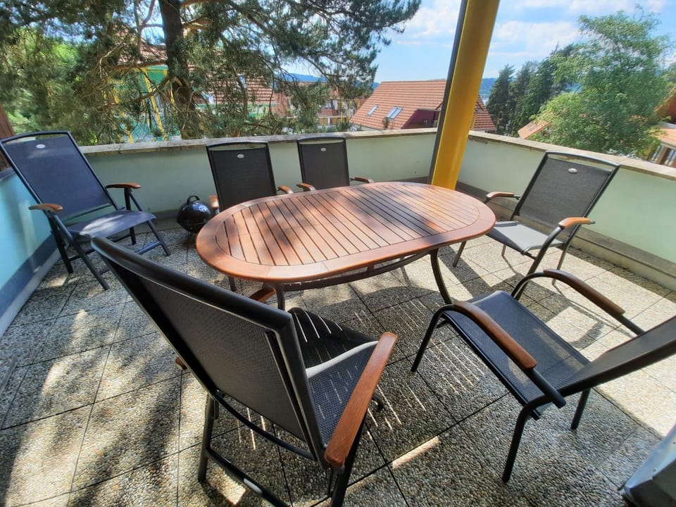 BBQ facilities, View (from property/room), Balcony/Terrace, Lake view