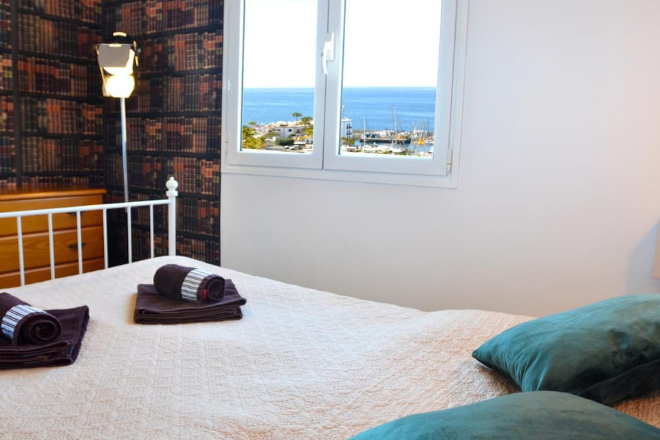 Bed, Bedroom, Sea view