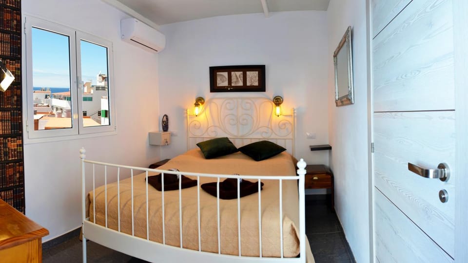 Bed, Photo of the whole room, Bedroom, Sea view
