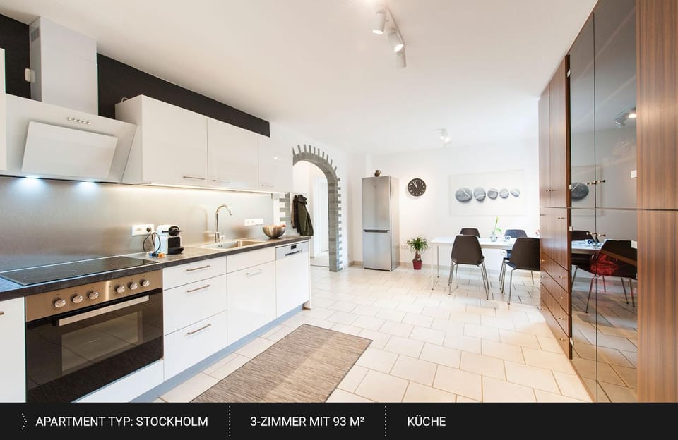 Kitchen or kitchenette, Photo of the whole room, Dining area