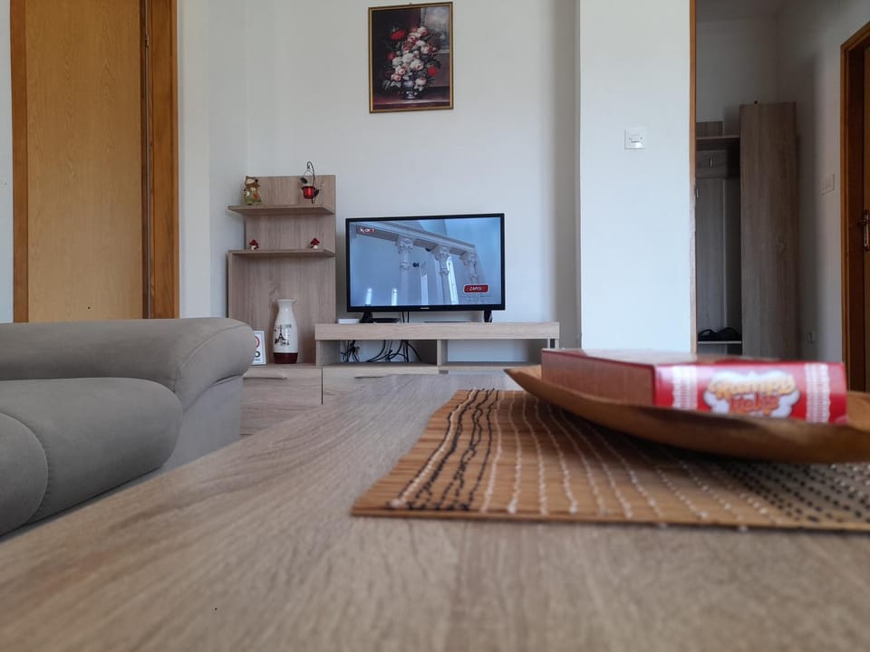 Communal lounge/ TV room, TV and multimedia, Living room, Seating area