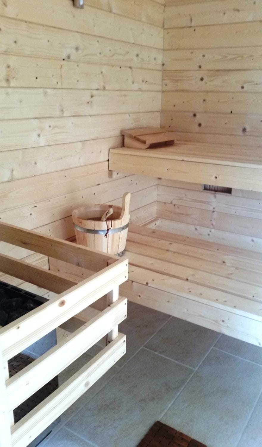 Communal lounge/ TV room, Sauna