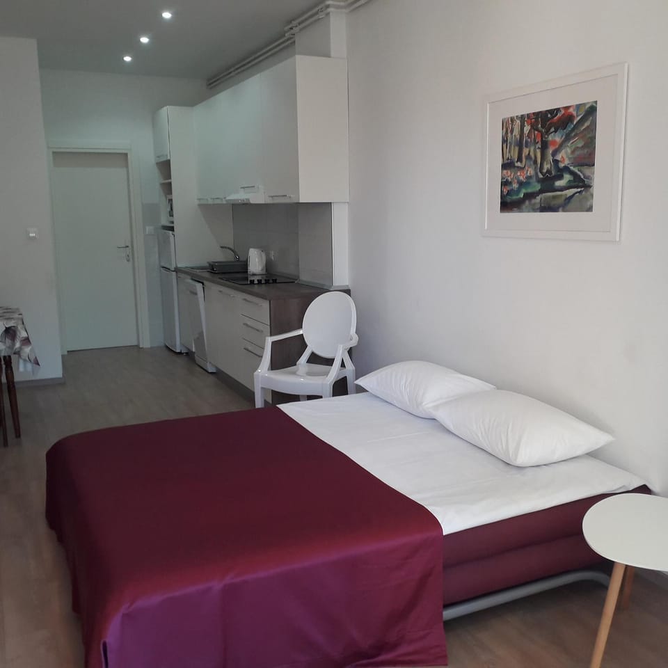 Bed, Living room