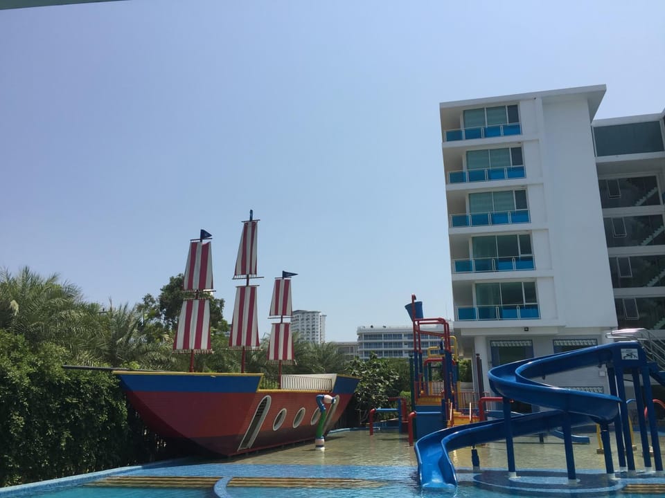 Swimming pool, Swimming pool