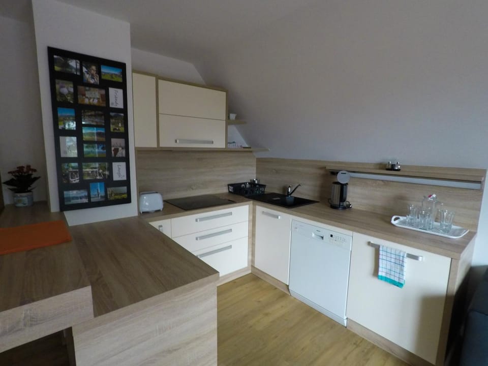 TV and multimedia, Kitchen or kitchenette, Living room, Dining area