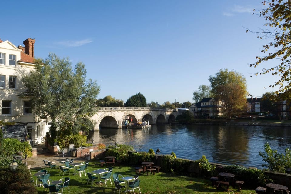 Property building, Day, Summer, Garden, Balcony/Terrace, Garden view, River view, Area and facilities