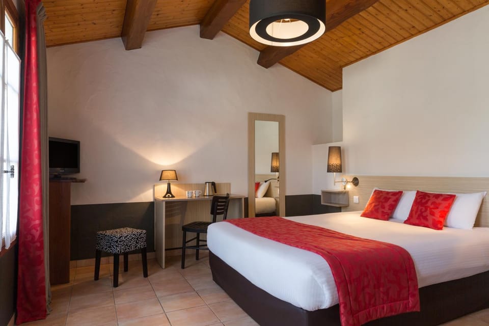 Toilet, Garden, Garden, Bathroom, TV and multimedia, Balcony/Terrace, Balcony/Terrace, Bedroom, Swimming pool