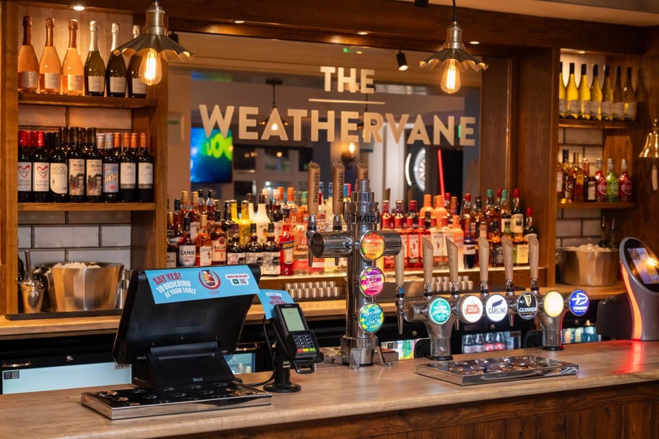 Restaurant/places to eat, Lounge or bar