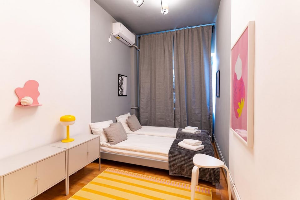 Bed, Bedroom, towels, air conditioner