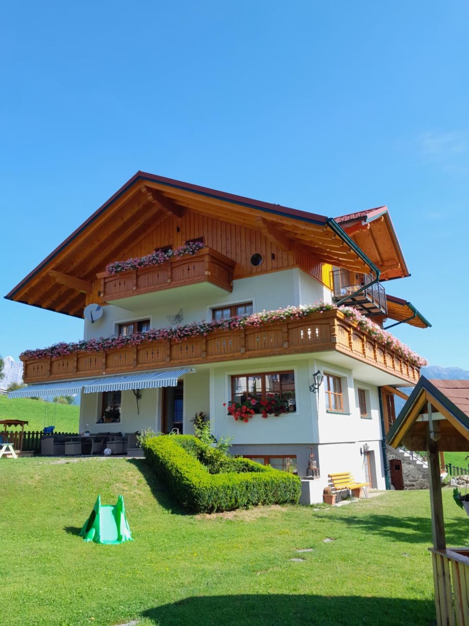 Property building, Day, Summer, Garden, Garden view