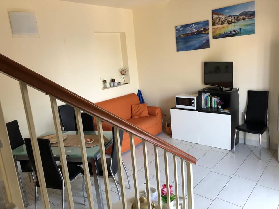 Living room, Dining area