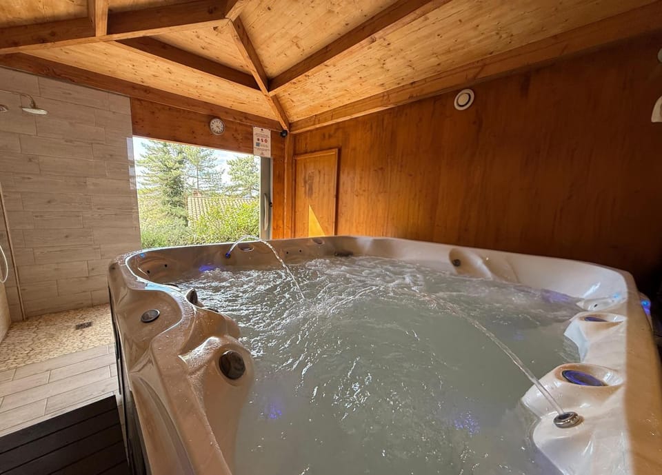 Hot Tub, Hot Tub, Spa and wellness centre/facilities
