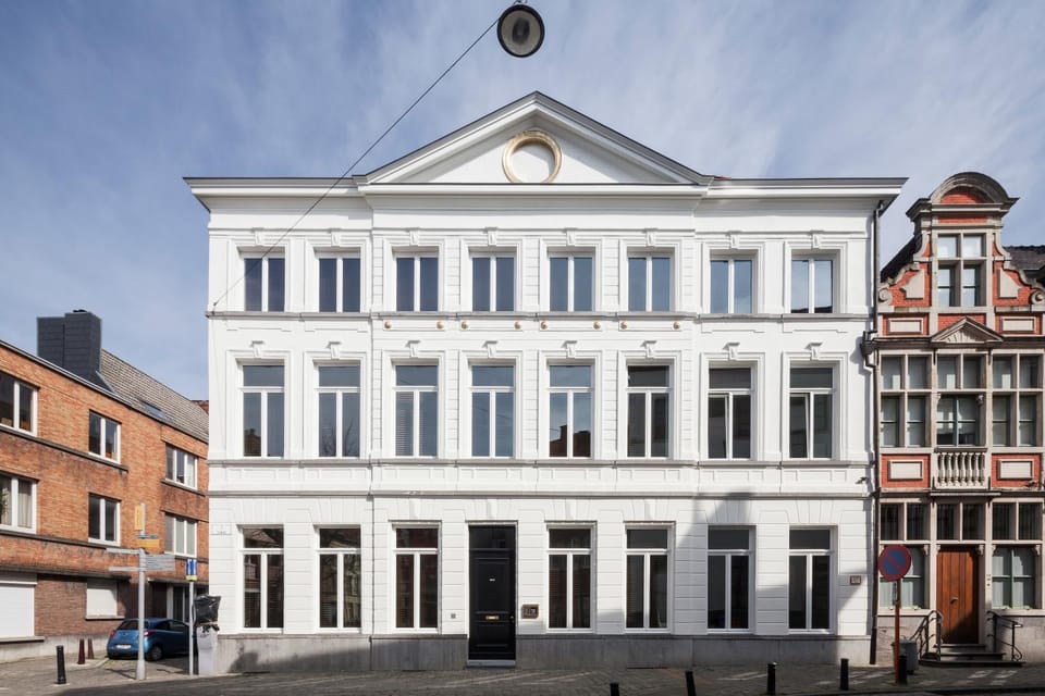 Property building, Quiet street view