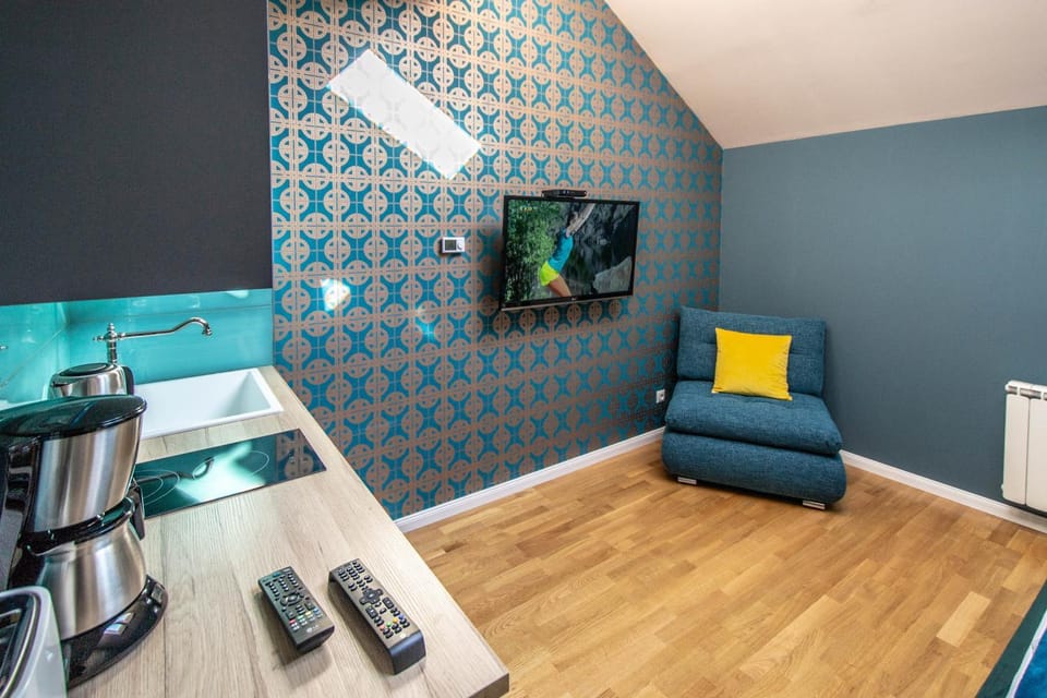 Communal lounge/ TV room, Living room