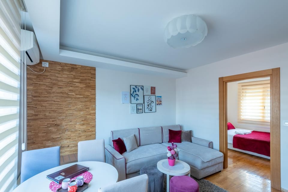 Living room, Photo of the whole room, Seating area