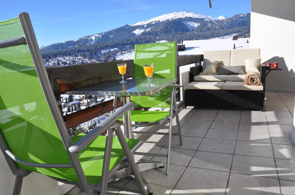 Balcony/Terrace, Mountain view
