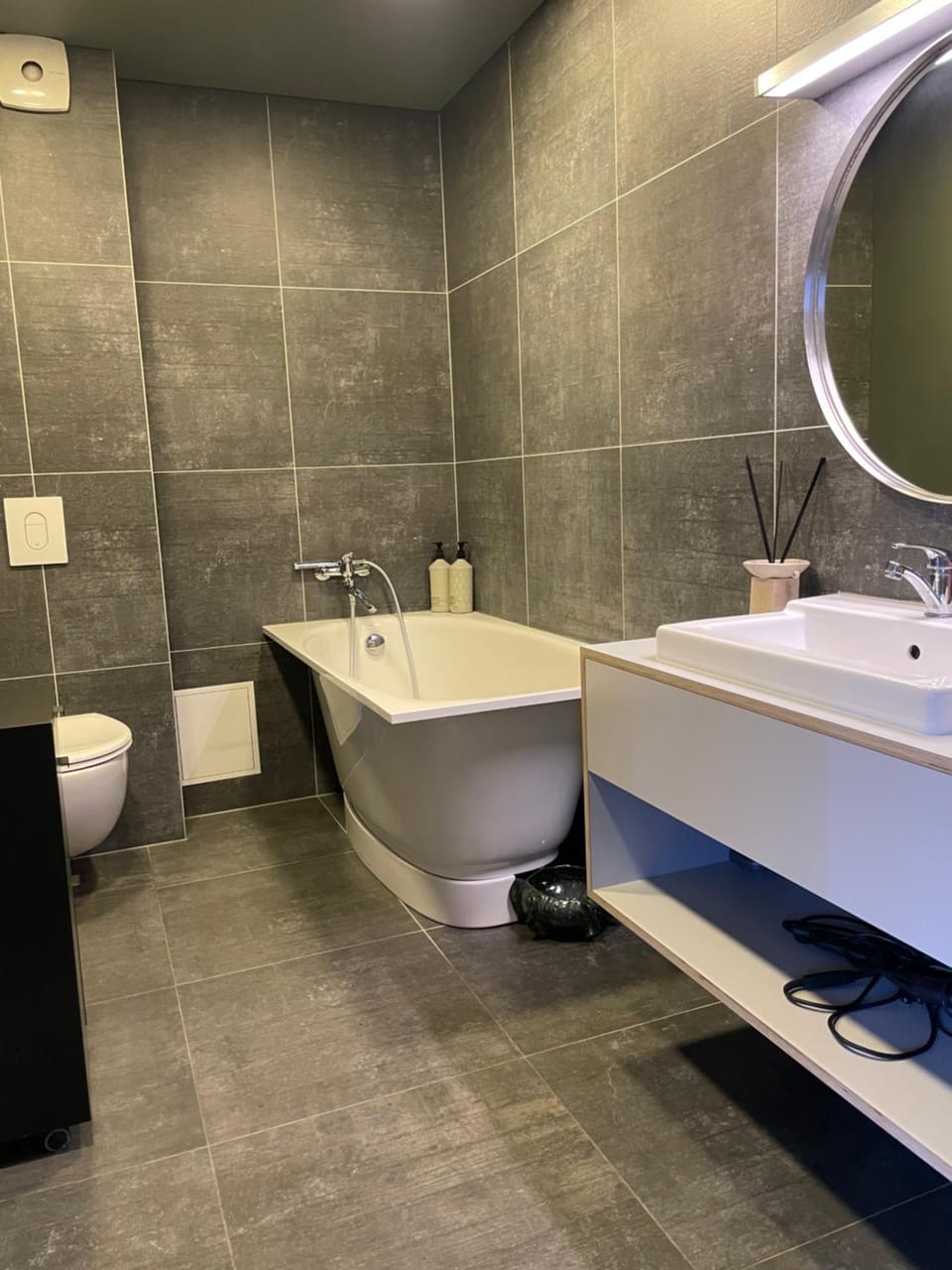Toilet, Bath