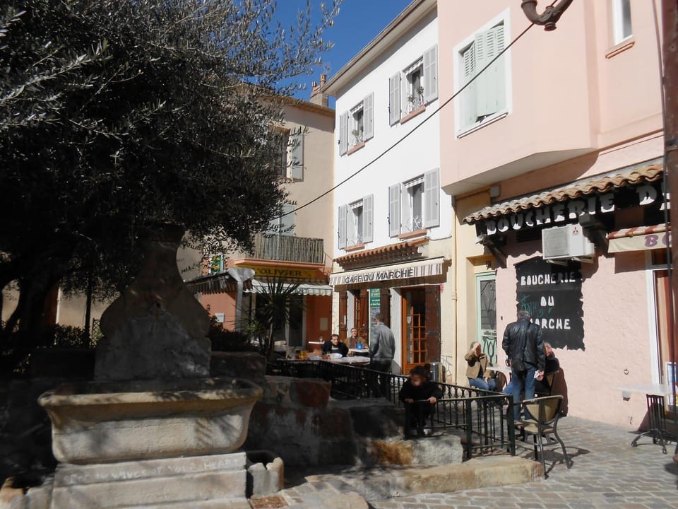 Restaurant/places to eat, Neighbourhood