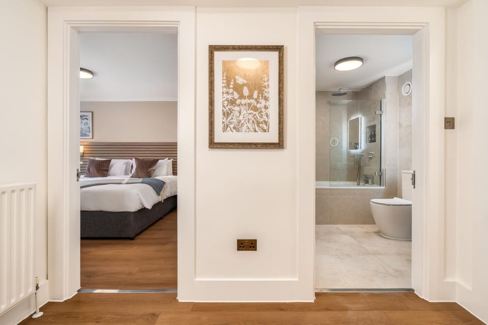 Toilet, Bed, Bathroom, Photo of the whole room, Bedroom, towels