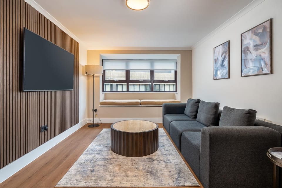 Communal lounge/ TV room, TV and multimedia, Living room, Seating area, Evening entertainment