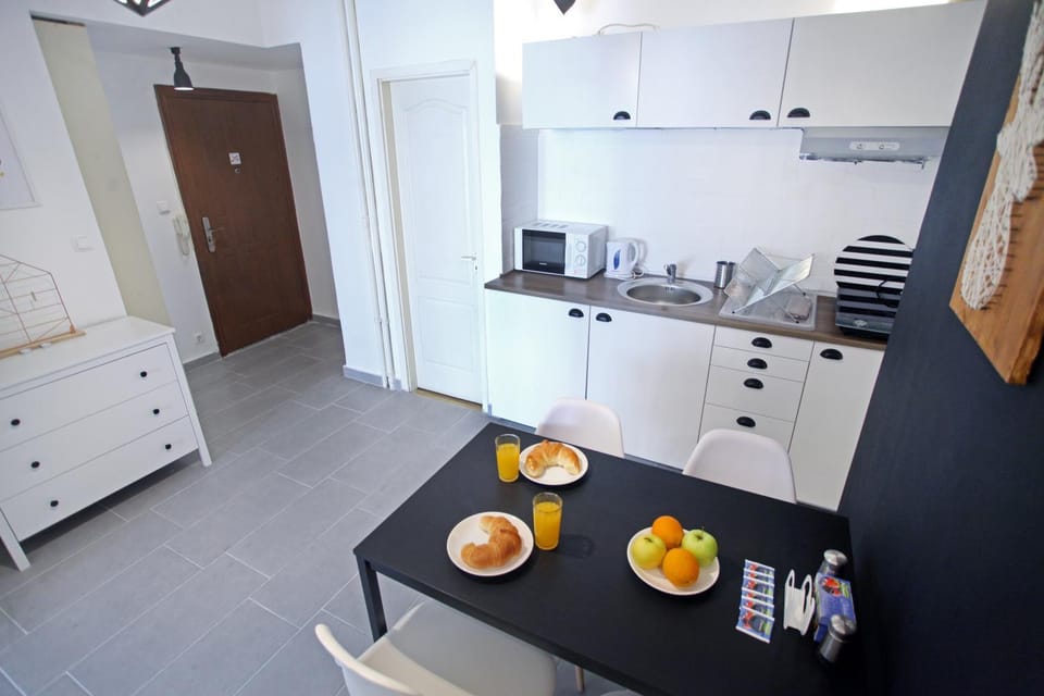 Kitchen or kitchenette, Dining area, Breakfast