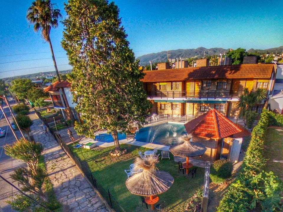 Property building, Spring, Day, Natural landscape, Bird's eye view, Garden, Garden view, Mountain view, Swimming pool