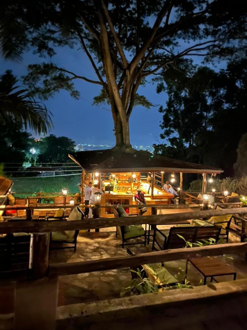 Restaurant/places to eat, Banquet/Function facilities