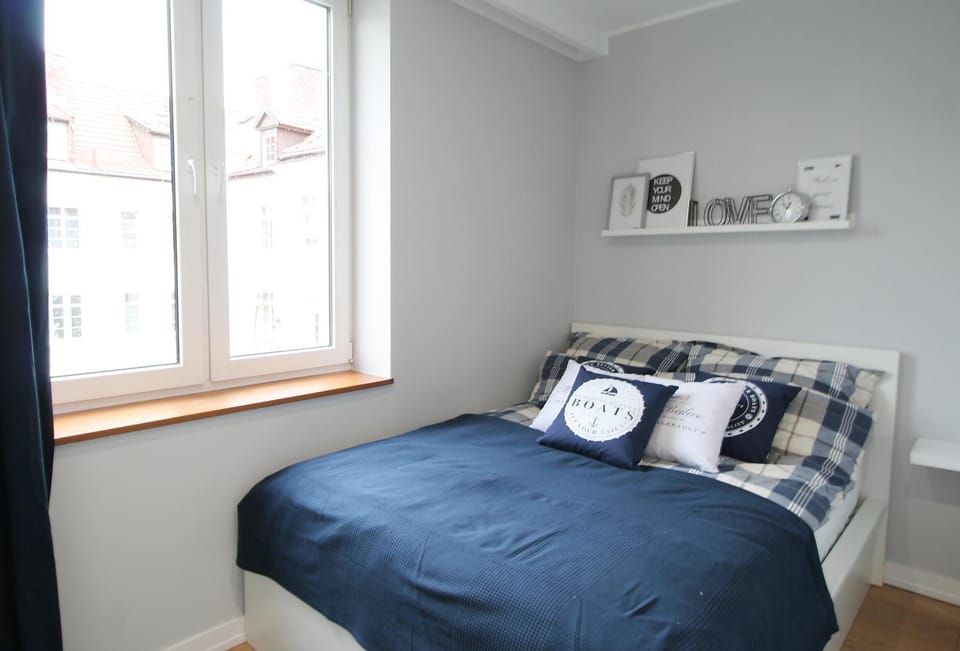 Bed, Photo of the whole room, Decorative detail, Bedroom