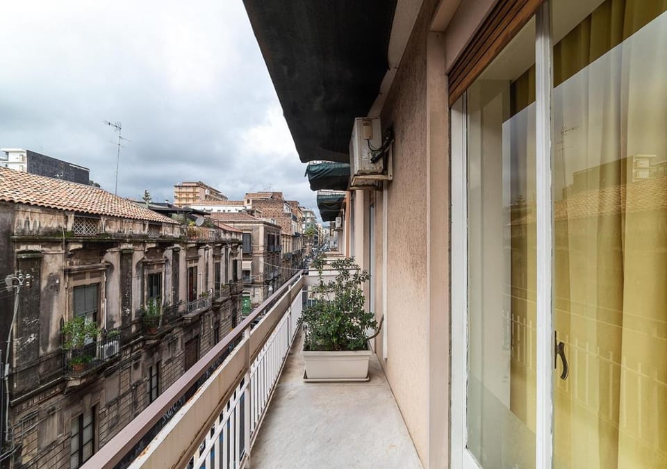 Balcony/Terrace, Street view