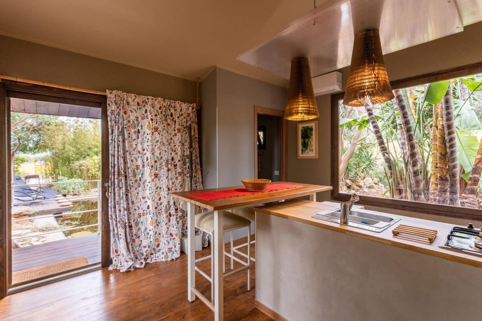 Kitchen or kitchenette, Dining area, kitchen