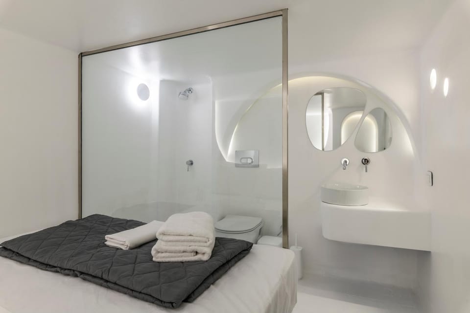 Bedroom, towels