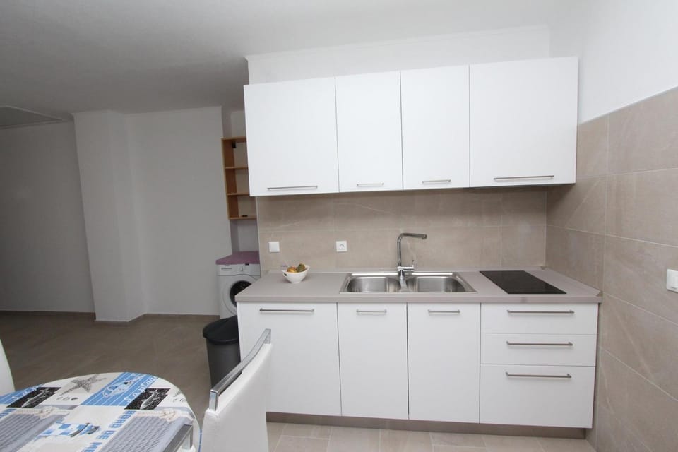 Kitchen or kitchenette, Kitchen or kitchenette