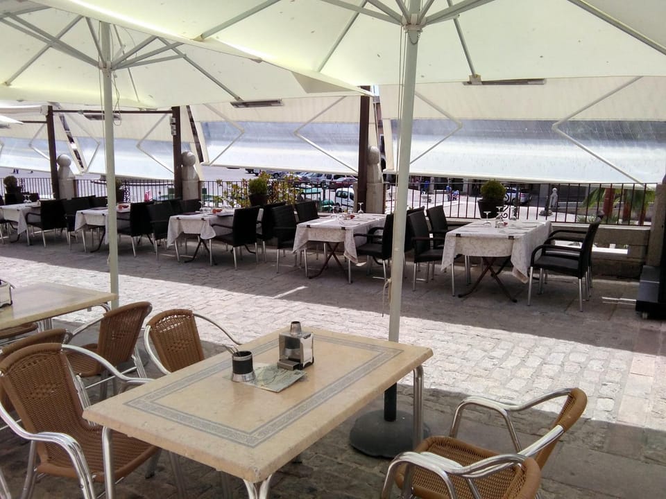 Facade/entrance, Balcony/Terrace, Balcony/Terrace, Meals, Breakfast, Continental breakfast, Lunch, Dinner, Drinks, Alcoholic drinks, Non alcoholic drinks
