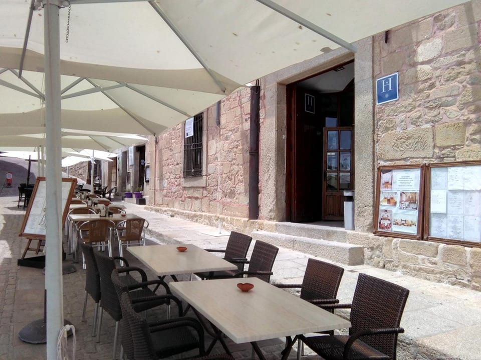 Facade/entrance, Food close-up, Balcony/Terrace, Meals, Breakfast, Continental breakfast, Lunch, Dinner, Drinks, Alcoholic drinks, Non alcoholic drinks
