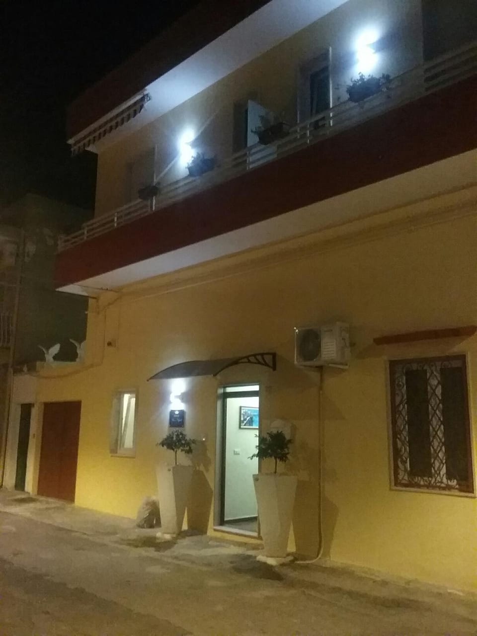 Facade/entrance