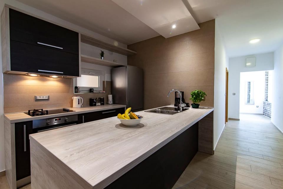 Coffee/tea facilities, Kitchen or kitchenette, Dining area