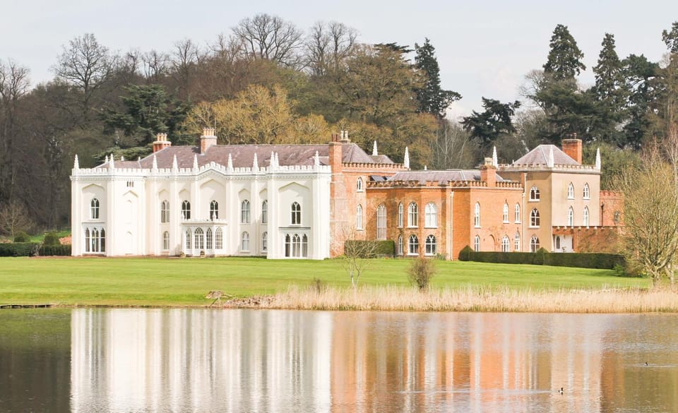 Facade/entrance, On site, Garden view, Lake view