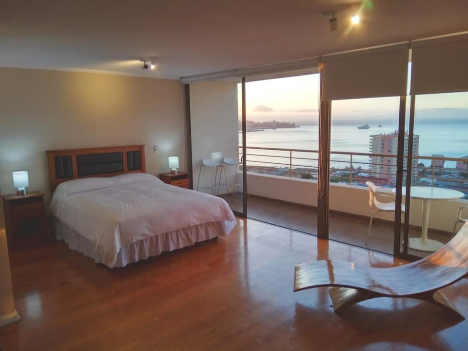 Bed, Balcony/Terrace, Living room, Photo of the whole room, Bedroom, Sea view