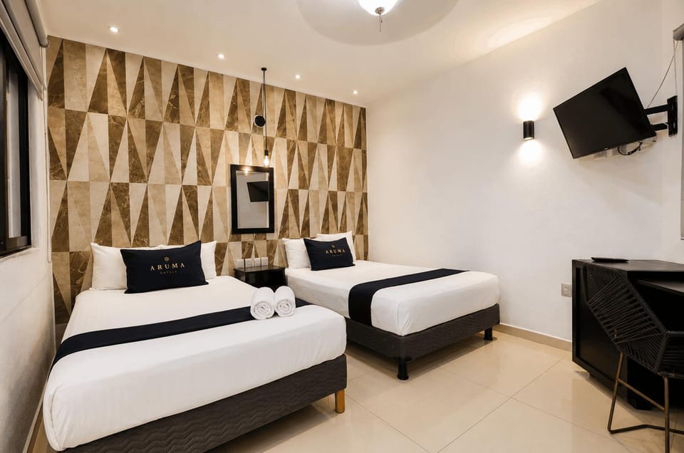Bed, TV and multimedia, Photo of the whole room, Bedroom
