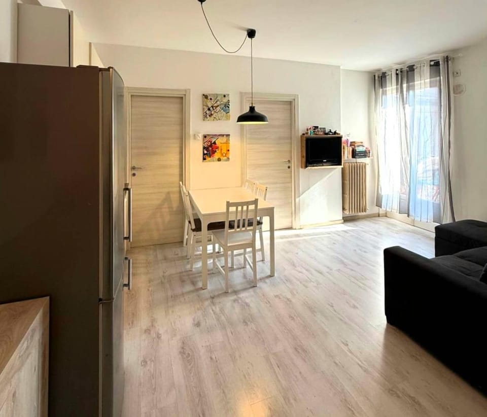 TV and multimedia, Seating area, Dining area