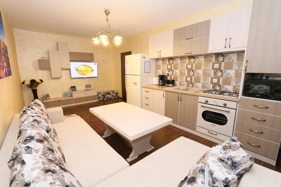 TV and multimedia, Coffee/tea facilities, Kitchen or kitchenette, Living room